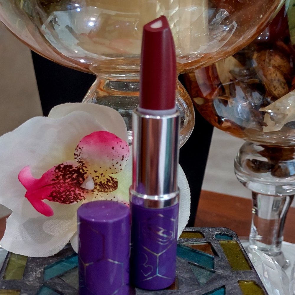 Clinique Dramatically Different Lipstick #50 A Different Grape